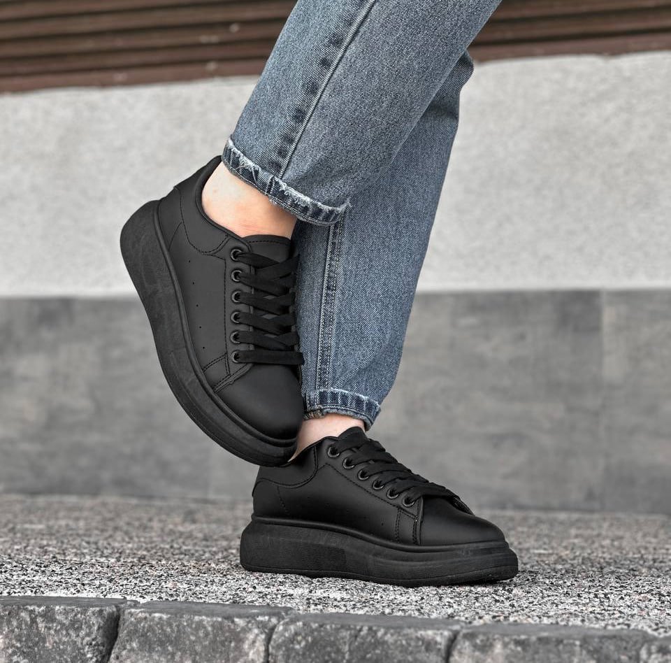 Класичні чорні кросівки, 36